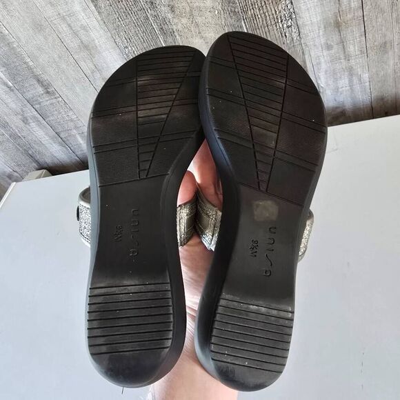 Unisa Women's Sandals Size 9.5 - Pewter Glitter - Silver - Slides/Flip Flops - Picture 4 of 6
